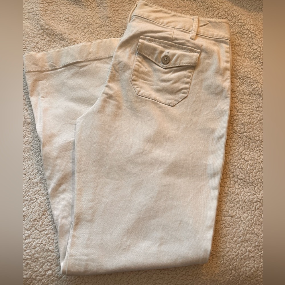White denim jeans